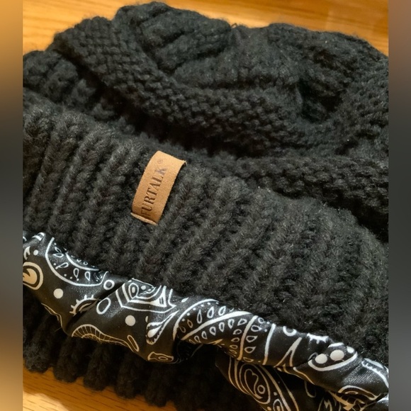 EUC FurTalk Women’s Black Knit Winter Beanie Hat, 100% Acrylic w/Satin Lining - Picture 4 of 5